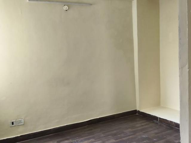 Rental | 2 BHK 825 Sq.Ft. Apartment in Paras Tierea