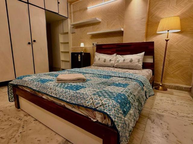 Rental | 2 BHK 820 Sq.Ft. Apartment in Bandra West
