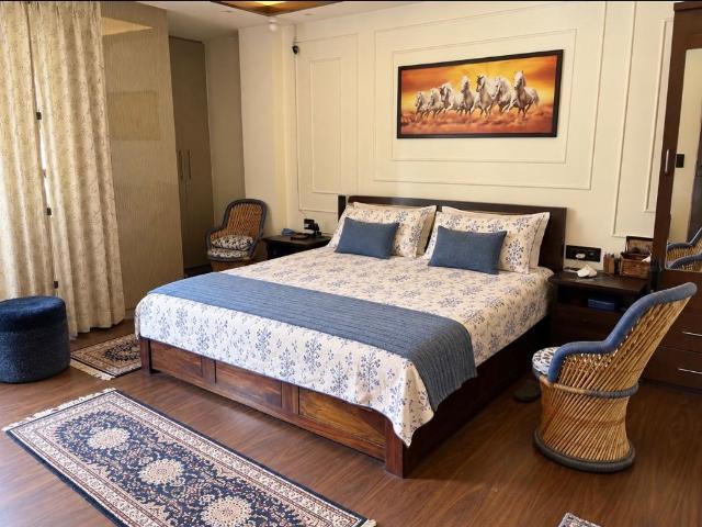 Rental | 2 BHK + 850 Sq.Ft. Apartment in Khirki Extension