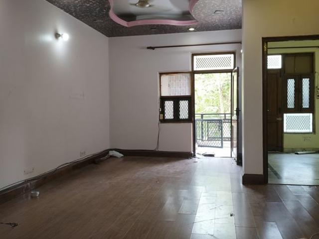 Rental | 2 BHK + 900 Sq.Ft. Apartment in Vikas Puri