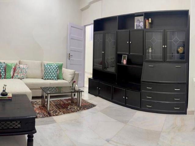 Rental | 2 BHK 900 Sq.Ft. Apartment in Empire Building