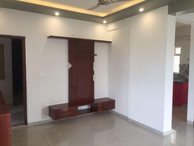 Rental | 2 BHK 900 Sq.Ft. Apartment in Godrej Royale Woods