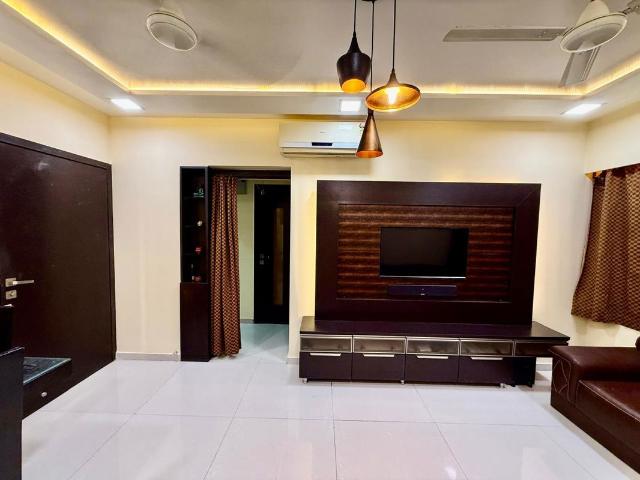 Rental | 2 BHK + 900 Sq.Ft. Apartment in Lalani Grandeur
