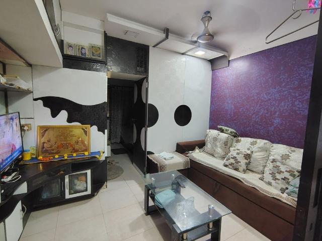 Rental | 2 BHK 900 Sq.Ft. Apartment in Lok Milan