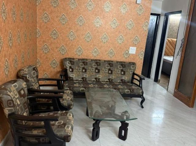 Rental | 2 BHK 900 Sq.Ft. Apartment in Maxblis White House