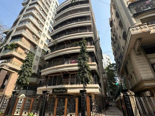 Rental | 2 BHK 910 Sq.Ft. Apartment in Khar West