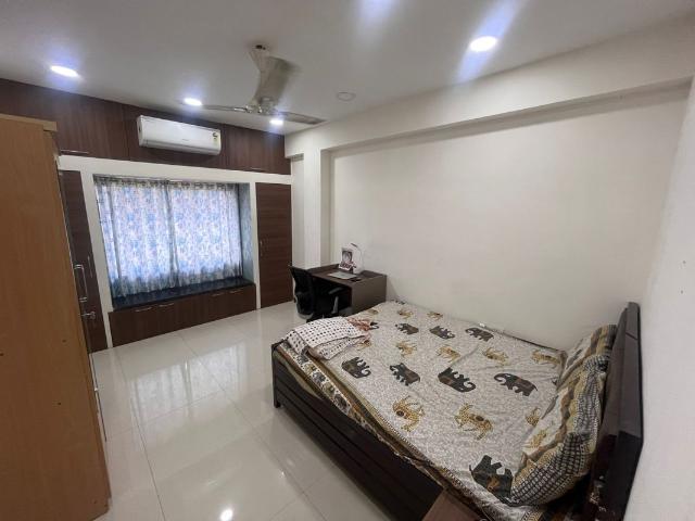 Rental | 2 BHK 930 Sq.Ft. Apartment in Shiv Om CHS