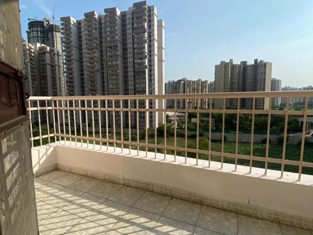 Rental | 2 BHK 930 Sq.Ft. Apartment in Supertech Crown Town