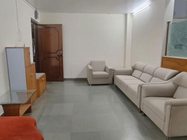 Rental | 2 BHK 950 Sq.Ft. Apartment in Model colony