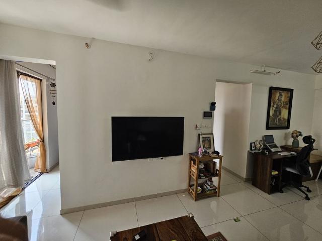 Rental | 2 BHK 964 Sq.Ft. Apartment in Paras Prasanna Paradise