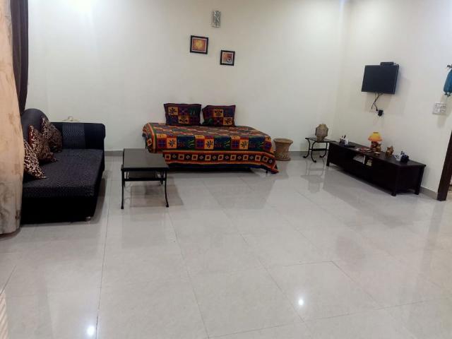 Rental | 2 BHK + 975 Sq.Ft. Independent House in Sector 14