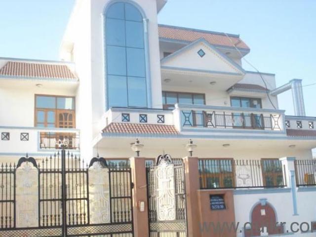 Rental | 2 BHK + 977 Sq.Ft. Independent House in Sector 14