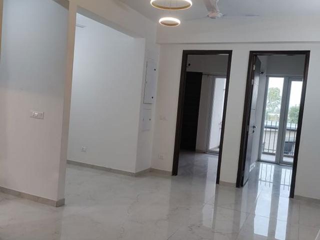 Rental | 2 BHK 980 Sq.Ft. Apartment in Smart World Gems
