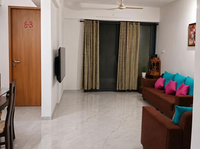 Rental | 2 BHK + Basement 1200 Sq.Ft. Apartment in Majestique Signature Towers
