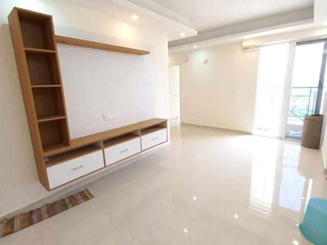 Rental | 2 BHK + Extra Room 720 Sq.Ft. Apartment in Signature The Millennia 2