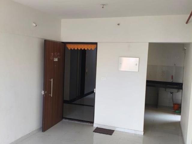 Rental | 2 BHK + Extra Room 850 Sq.Ft. Apartment in Runwal Gardens