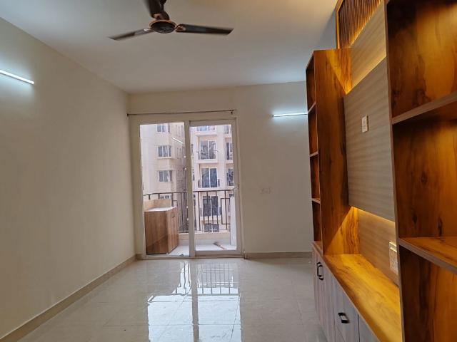 Rental | 2 BHK + Extra Room 955 Sq.Ft. Apartment in Signature Global City 81