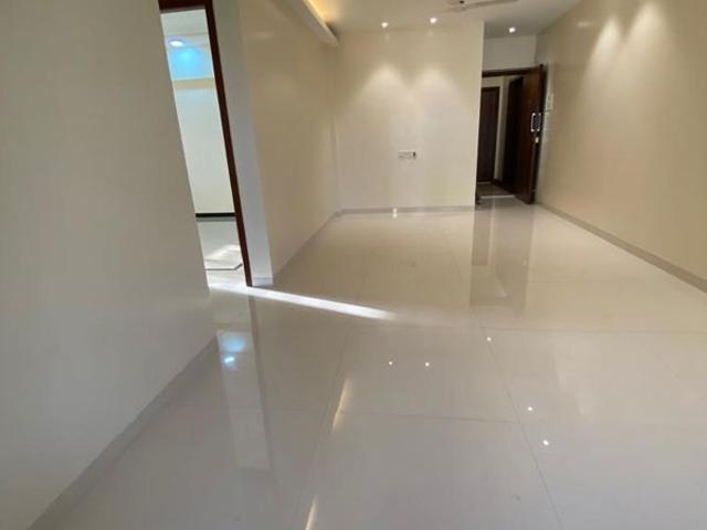Rental | 2 BHK + Servant Room,Extra Room 700 Sq.Ft. Apartment in Llyod Estate
