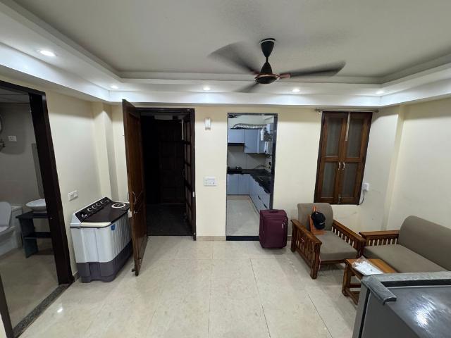 Rental | 2 BHK + Servant Room,Extra Room,Store Room 1000 Sq.Ft. Apartment in Chattarpur