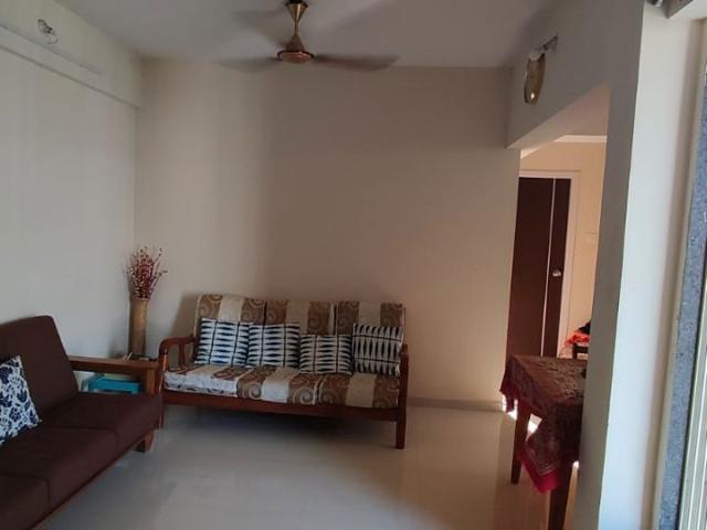 Rental | 2 BHK + Servant Room,Store Room 725 Sq.Ft. Apartment in N M Joshi CHS