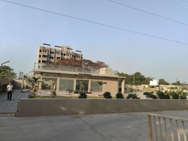 Rental | 2 BHK + Servant Room 1000 Sq.Ft. Apartment in Mantra Monarch
