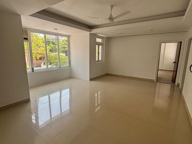 Rental | 2 BHK + Servant Room 1250 Sq.Ft. Apartment in Malabar Hill