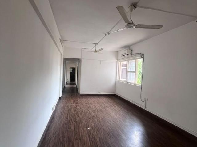Rental | 2 BHK + Study Room,Extra Room,Store Room 800 Sq.Ft. Apartment in Juhu