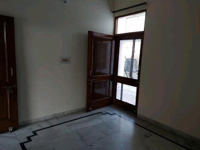Rental | 2 BHK + Store Room 850 Sq.Ft. Apartment in Sector 44