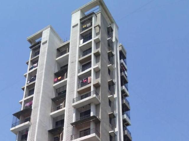 Rental | 2 BHK + Store Room 1200 Sq.Ft. Apartment in Maxim Central