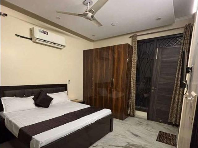 Rental | 2 BHK + Store Room 250 Sq.Ft. Independent House in RWA Apartments Sector 40