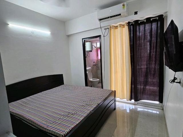 Rental | 2 BHK + Pooja Room 583 Sq.Ft. Apartment in Signature The Serenas