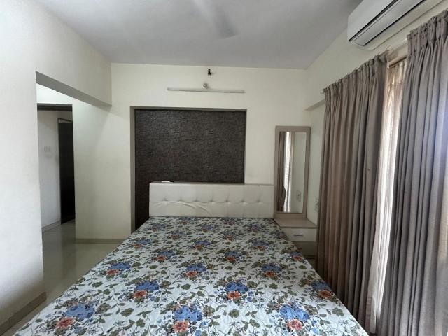 Rental | 2 BHK + Pooja Room 720 Sq.Ft. Apartment in Hiranandani Estate