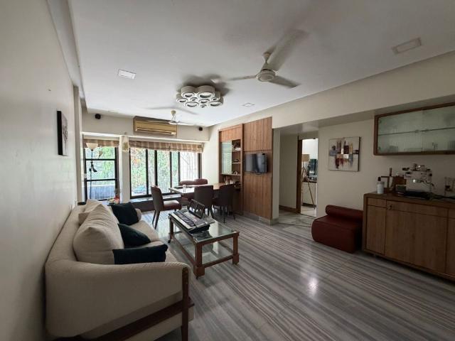 Rental | 2 BHK + Pooja Room 850 Sq.Ft. Apartment in Crescent Apartment Bandra West