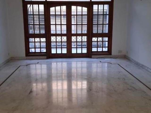 Rental | 2 BHK + Pooja Room 100 Sq.Yd. Apartment in Sushant Lok 2
