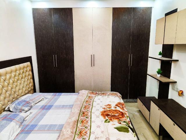 Rental | 2 BHK + Pooja Room 161 Sq.Yd. Apartment in RWA Residential Society Sector 46