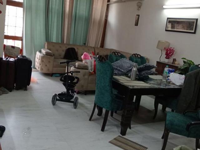 Rental | 2 BHK + Pooja Room 180 Sq.Mt. Independent House in RWA Apartments Sector 41