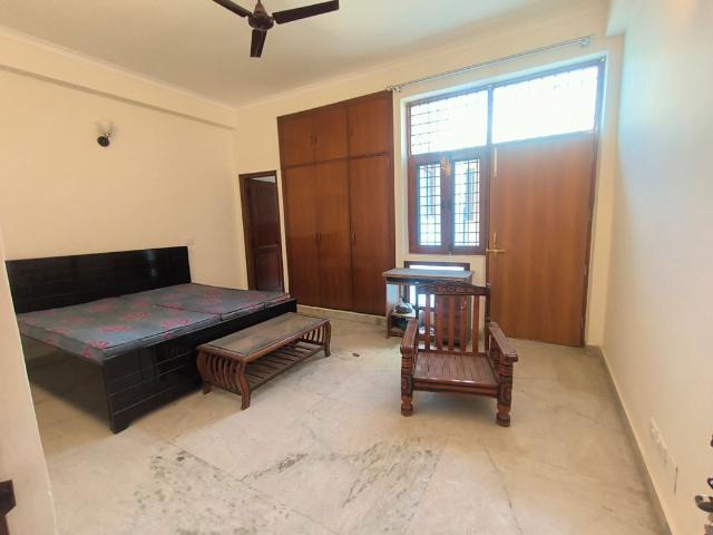 Rental | 2 BHK + Pooja Room 180 Sq.Mt. Independent House in RWA Apartments Sector 41