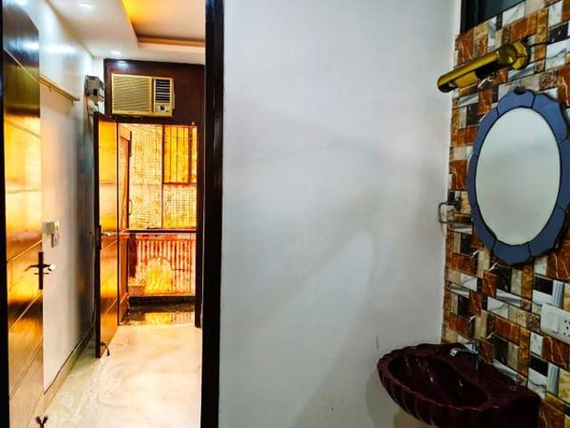 Rental | 2 BHK + Pooja Room 180 Sq.Yd. Apartment in Sushant Lok 2