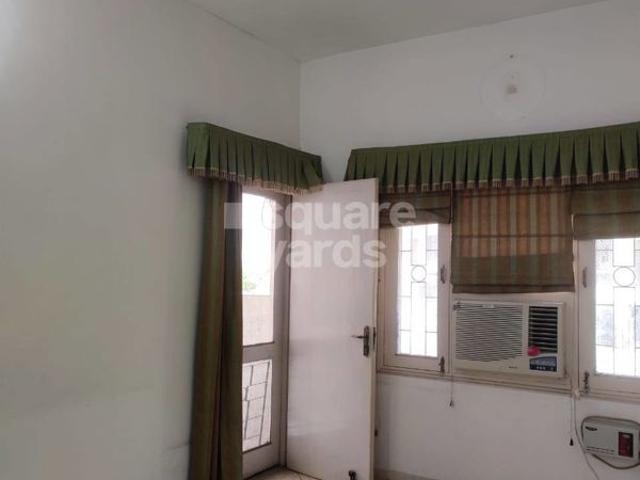 Rental | 2 BHK + Pooja Room 2400 Sq.Ft. Apartment in Sector 77