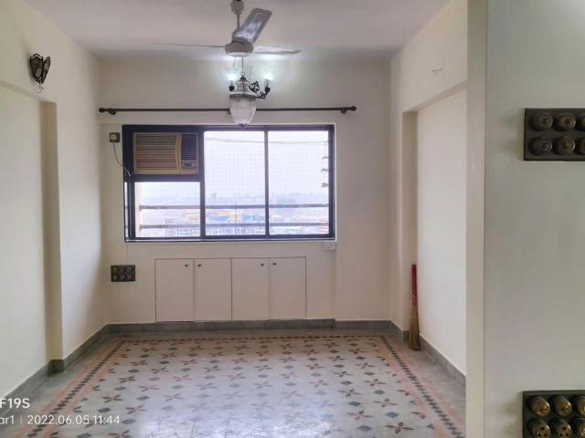Rental | 2 BHK + Pooja Room,Servant Room 800 Sq.Ft. Apartment in Llyod Estate