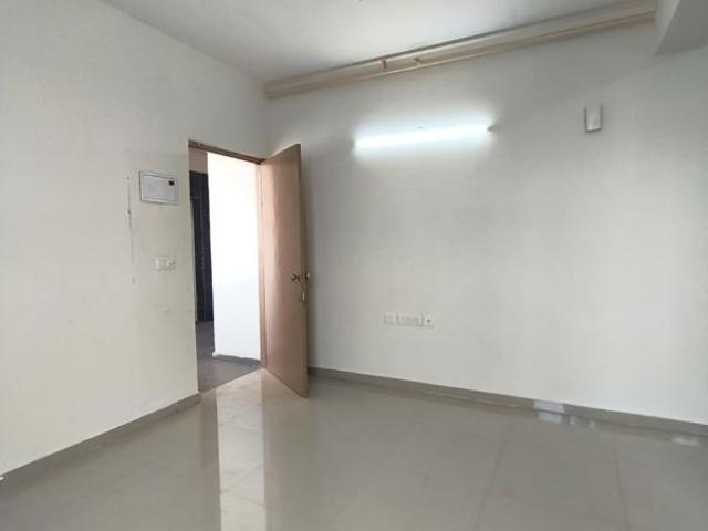 Rental | 2 BHK + Pooja Room,Servant Room,Study Room,Extra Room,Basement,Store Room 560 Sq.Ft. Apartment in Pareena Om Apartments