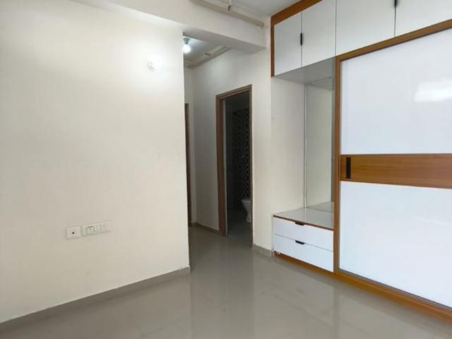 Rental | 2 BHK + Pooja Room,Servant Room,Study Room,Extra Room,Basement,Store Room 671 Sq.Ft. Apartment in Pareena Om Apartments