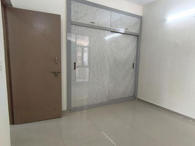 Rental | 2 BHK + Pooja Room,Servant Room,Study Room,Extra Room,Basement,Store Room 671 Sq.Ft. Apartment in Pareena Om Apartments
