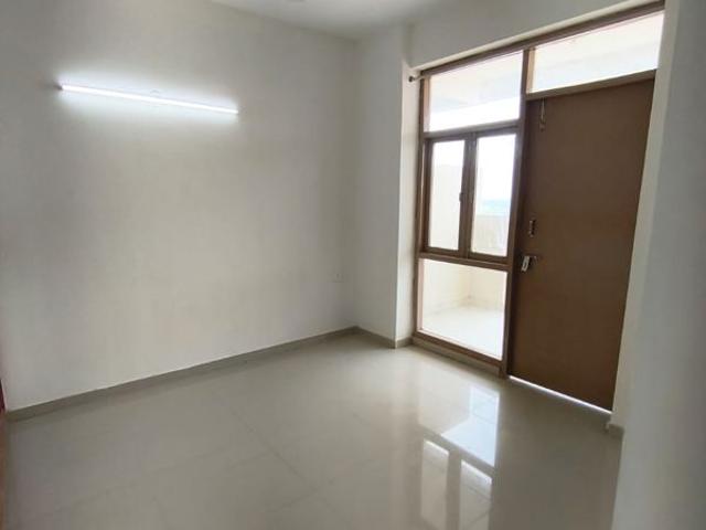 Rental | 2 BHK + Pooja Room,Servant Room,Study Room,Extra Room,Basement,Store Room 671 Sq.Ft. Apartment in Pareena Om Apartments
