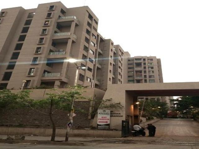 Rental | 2 BHK + Prayer Room 1075 Sq.Ft. Apartment in Gulmohar Renaissance