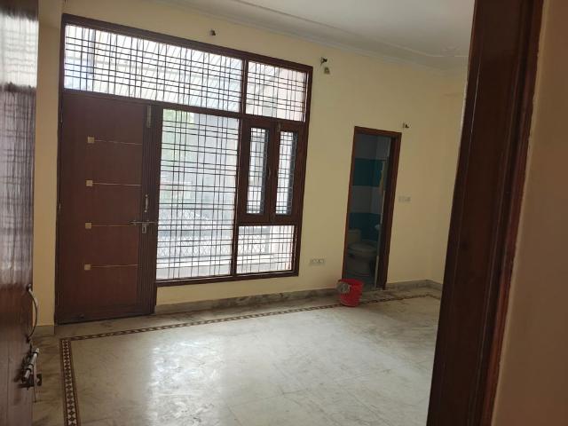 Rental | 2 BHK + Prayer Room 2200 Sq.Ft. Apartment in RWA Apartments Sector 122