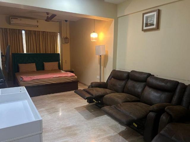 Rental | 2 BHK + Prayer Room 700 Sq.Ft. Apartment in Bandra West