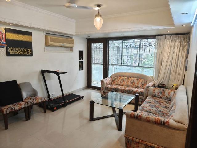 Rental | 2 BHK + Prayer Room 700 Sq.Ft. Apartment in Bandra West