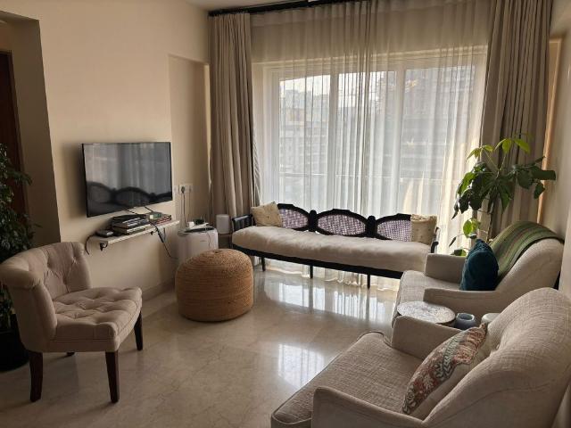 Rental | 2 BHK + Prayer Room 700 Sq.Ft. Apartment in Khar West