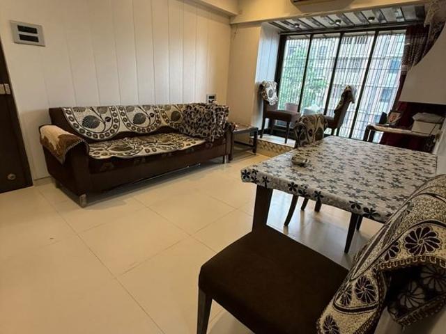 Rental | 2 BHK + Prayer Room 700 Sq.Ft. Apartment in Khar West